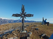 88 Croce e cippo di cima Monte Rai...